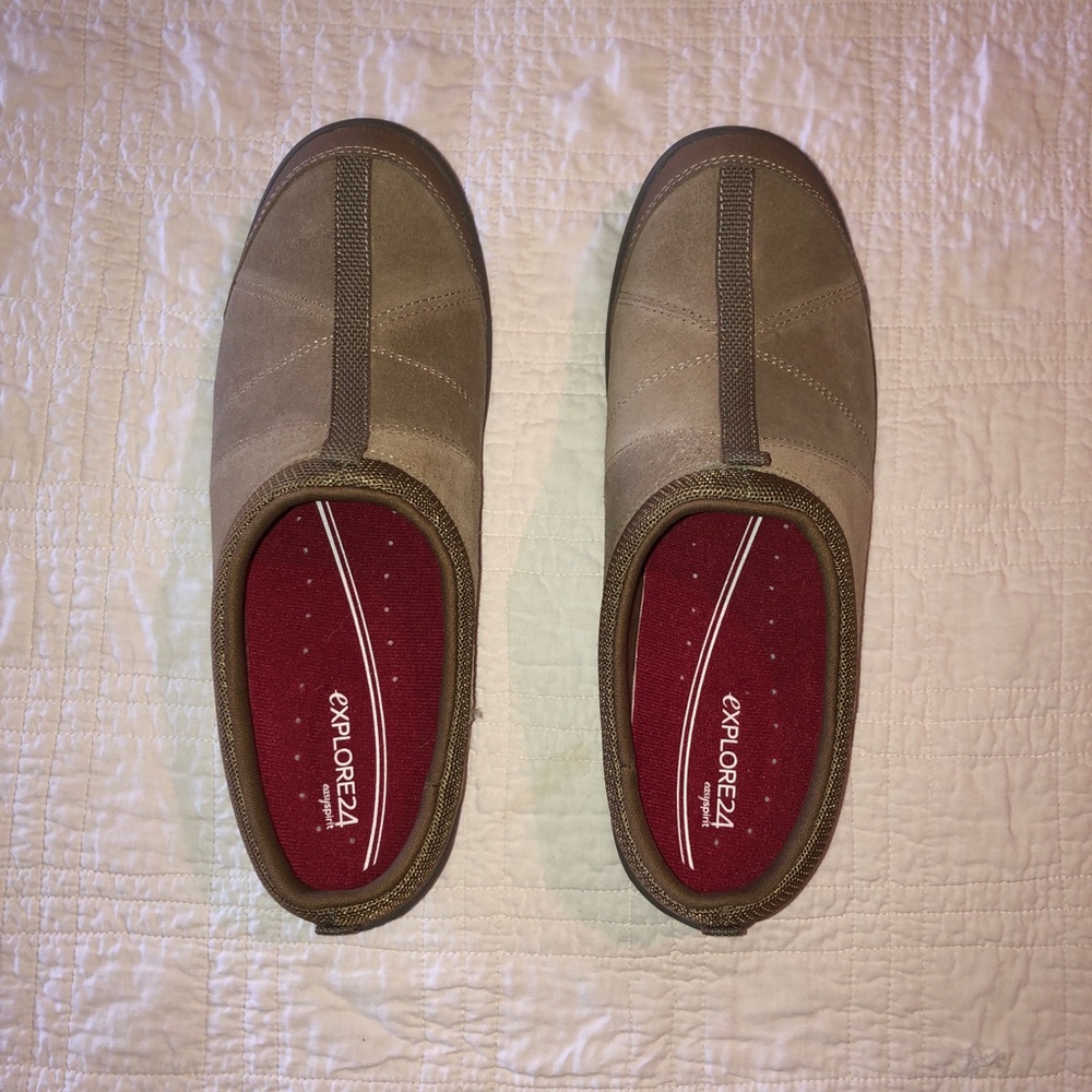 NWOT Easyspirit Clogs